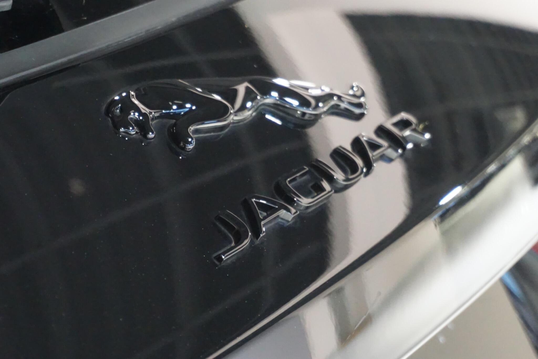 Jaguar F-PACE 3.0 D300 MHEV R-Dynamic HSE Black SUV 5dr Diesel Auto AWD Euro 6 (s/s) (300 ps)